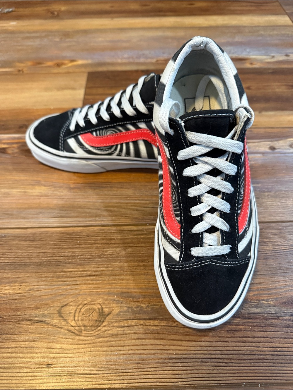 Vans Old Skool Sneakers | Spiral B&W with Hot Red Stripe | Size M5/W6.5
